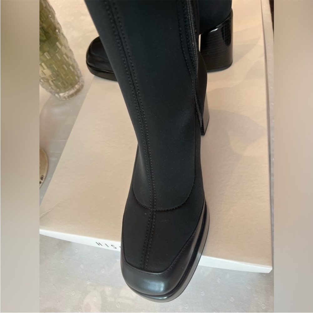Chic Black Heeled Boots - Picture 6 of 7